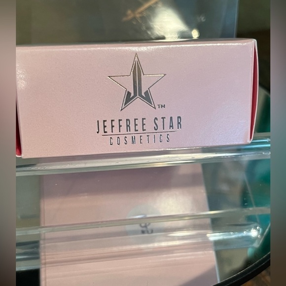 Jeffree Star Luminous Setting Powder, in shade translucent. NEW! - Picture 6 of 8